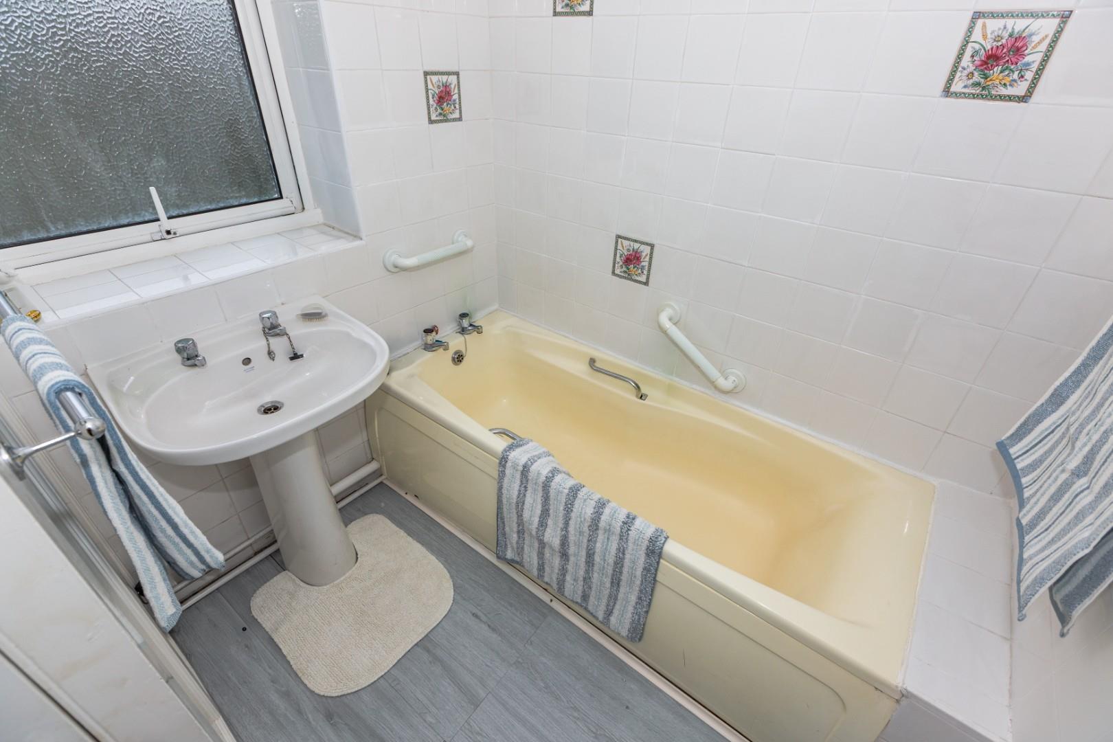 Bishopston Road, Bishopston, Swansea, SA3 3EH